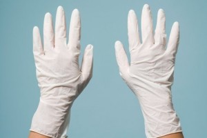 Чем отличаются виниловые перчатки от нитриловых